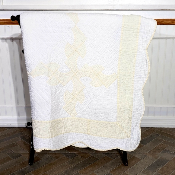 Vtg Hand Stitched Quilt Drunkard's Path 71 x 89